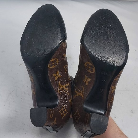 Louis Vuitton Monogram Brown Heels with Black Toe - Picture 2 of 15
